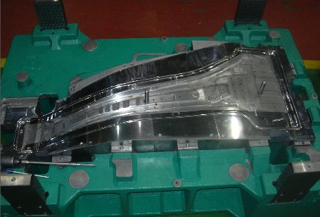 곡면 패널 금형